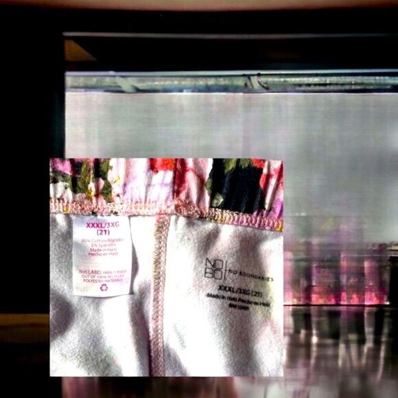 No Boundaries l Skull with Flowers l Leggings Pants l Soft stretch l 3X l EUC - Picture 4 of 8